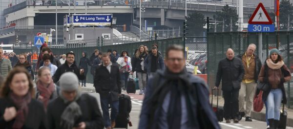 აფეთქების შემდეგ ადამიანები ბრიუსელის აეროპორტს ტოვებენ - Sputnik საქართველო
