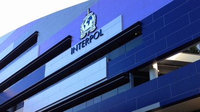 Логотип INTERPOL на фасаде здания