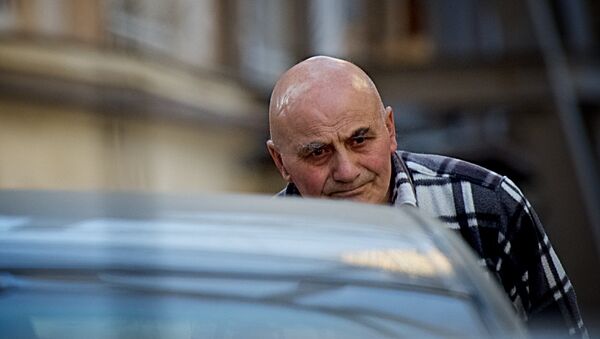 Пожилой мужчина на одной из тбилисских улиц - Sputnik Грузия