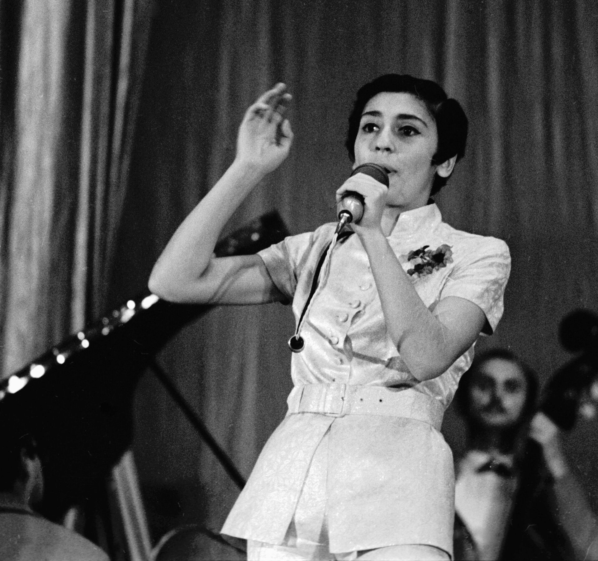 Солистка грузинского эстрадного ансамбля Рэро Манана Менабде. - Sputnik Грузия, 1920, 02.09.2025