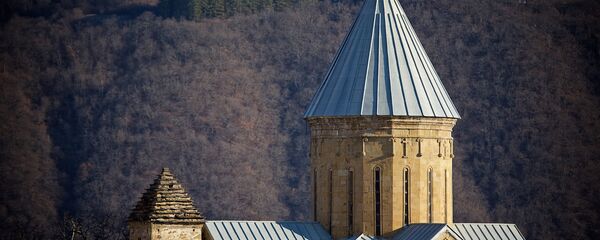 Православная церковь на территории крепости Ананури Православная церковь на территории крепости Ананури - Sputnik Грузия