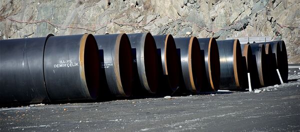 Трубы для строительных работ в Дарьяльском ущелье. - Sputnik Грузия