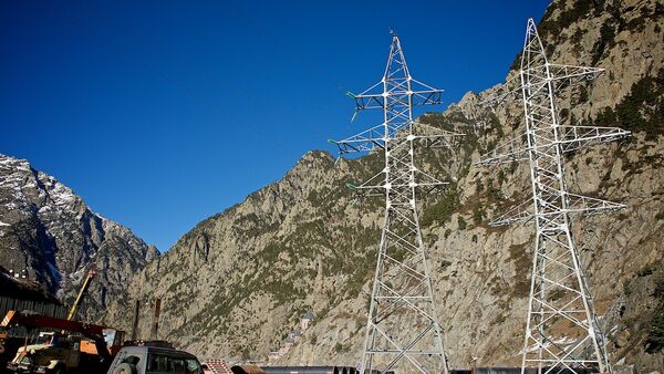 Высоковольтные линии электропередач в Дарьяльском ущелье - Sputnik Грузия