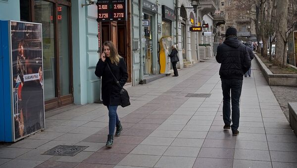 Прохожие на улицах Тбилиси, проспект Руставели - Sputnik Грузия