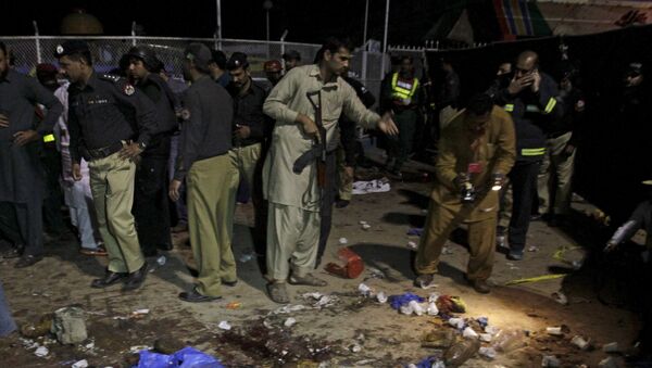 Сотрудники полиции и силовых структур на месте взрыва в парке в Лахоре, Пакистан - Sputnik Грузия