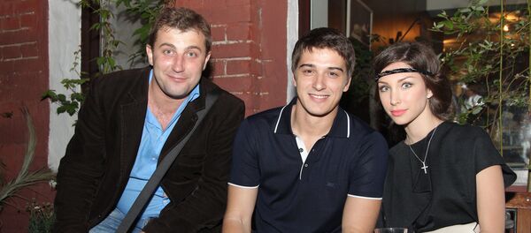 Актеры Роман Богданов, Станислав и Юлия Бондаренко (слева направо) - Sputnik Грузия