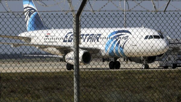 Захваченный самолет в аэропорту Ларнака на Кипре - Sputnik Грузия