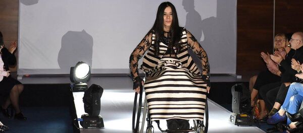 შშმ ბავშვები პოდიუმზე ქართველი დიზაინერების სამოსით გამოვიდნენ - Sputnik საქართველო