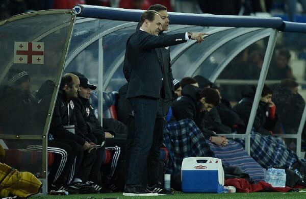 Футбол. Главный тренер сборной Грузии Владимир Вайсс Футбол. Главный тренер сборной Грузии Владимир Вайсс - Sputnik Грузия