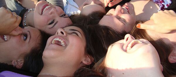 Девушки смеются - Sputnik Грузия