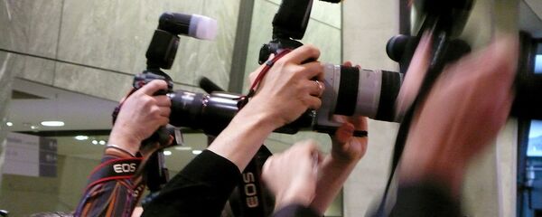 Фоторепортеры на пресс-конференции - Sputnik Грузия