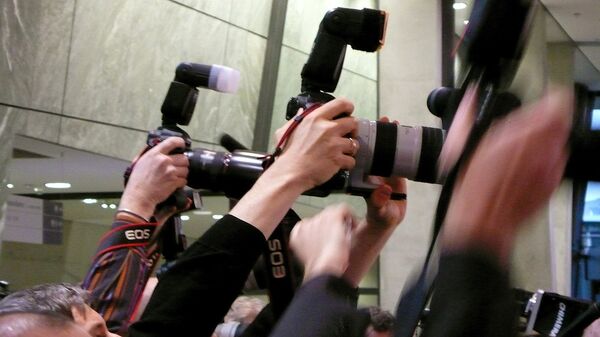 Фоторепортеры на пресс-конференции - Sputnik Грузия