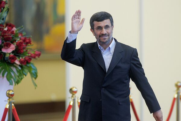 Саакашвили, Джеймс Бонд и Ахмадинежад: ТОП-5 приключений с галстуком Саакашвили, Джеймс Бонд и Ахмадинежад: ТОП-5 приключений с галстуком - Sputnik Грузия