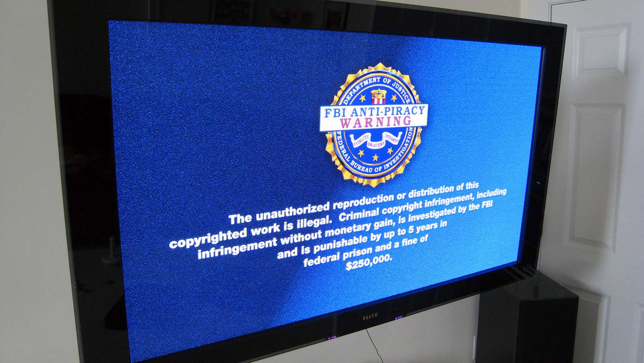 Anti piracy screen baby tv. FBI Anti piracy Warning. FBI Warning. Федеральное бюро контроля. Anti FBI.