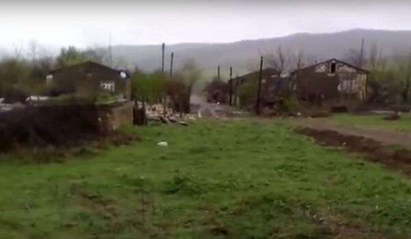 Карабахский конфликт. Кадры из зоны боевых действий Карабахский конфликт. Кадры из зоны боевых действий - Sputnik Грузия