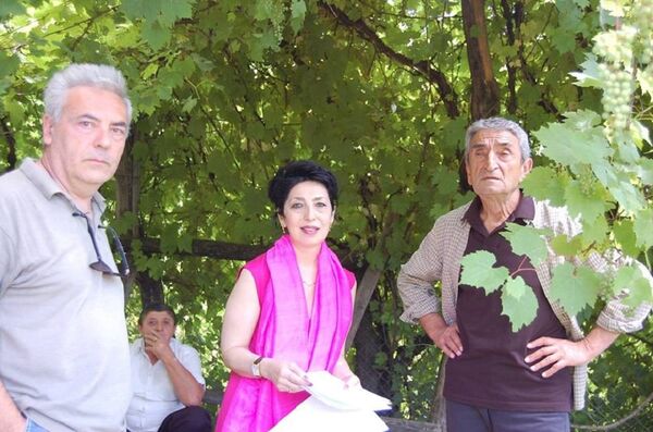 ნუნუ გელაძე ბესიკ ხარანაულთან ერთად ნუნუ გელაძე ბესიკ ხარანაულთან ერთად - Sputnik საქართველო