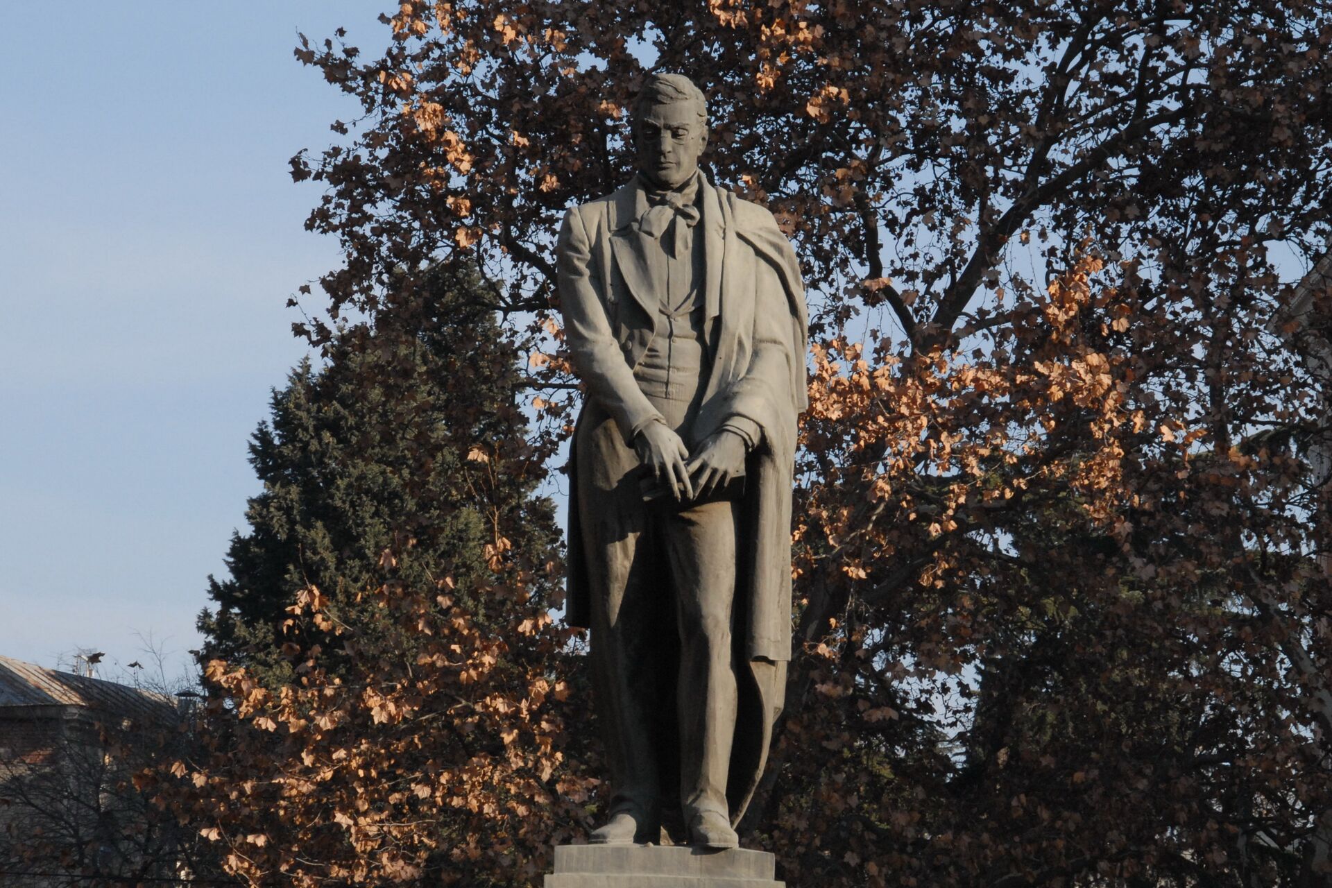 На левом берегу Куры в 1961 году был установлен памятник Александру Грибоедову. Автор – Мераб Мерабишвили.  - Sputnik Грузия, 1920, 12.01.2022