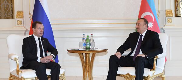 Встреча Президента Азербайджана Ильхама Алиева с председателем Правительства России Дмитрием Медведевым - Sputnik Грузия