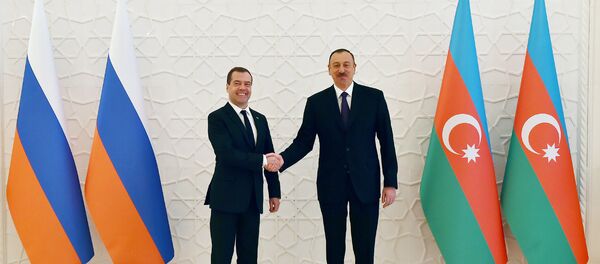 Встреча Президента Азербайджана Ильхама Алиева с председателем Правительства России Дмитрием Медведевым - Sputnik Грузия