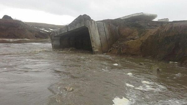 Мост разрушен паводком в Северном Казахстане - Sputnik Грузия