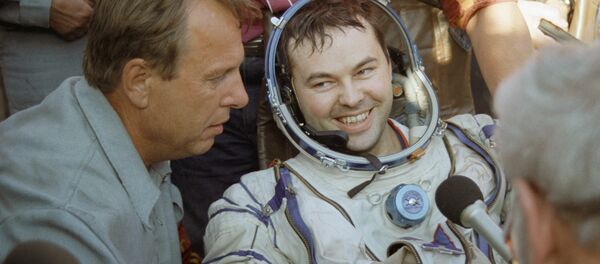 Лётчик-космонавт Лавейкин после приземления - Sputnik Грузия
