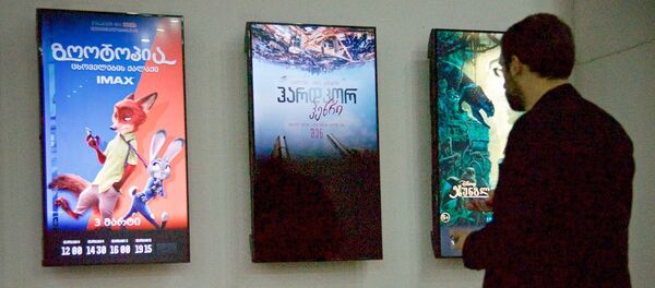 Афиши в кинотеатре - Sputnik Грузия