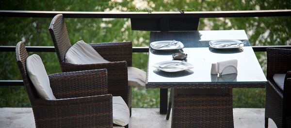 Столик в одном из тбилисских кафе - Sputnik Грузия