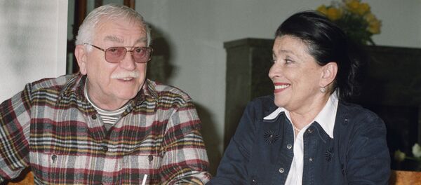 Артист Рамаз Чхиквадзе с супругой Натальей Артист Рамаз Чхиквадзе с супругой Натальей - Sputnik Грузия