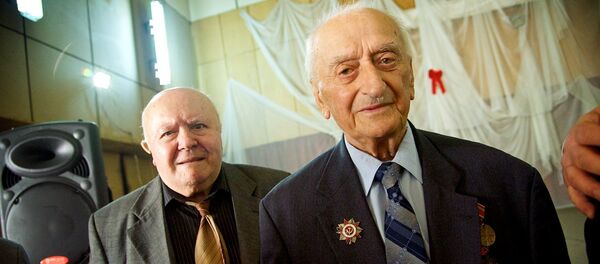 ვეტერანი დავით ჯიშკარიანი ღონისძიების დაწყების მოლოდინში. - Sputnik საქართველო