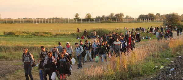 Беженцы на сербско-венгерской границе Беженцы на сербско-венгерской границе - Sputnik Грузия