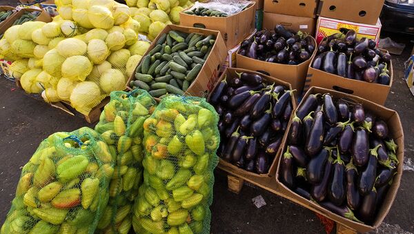 Продажа овощей на оптово-розничном рынке - Sputnik Грузия