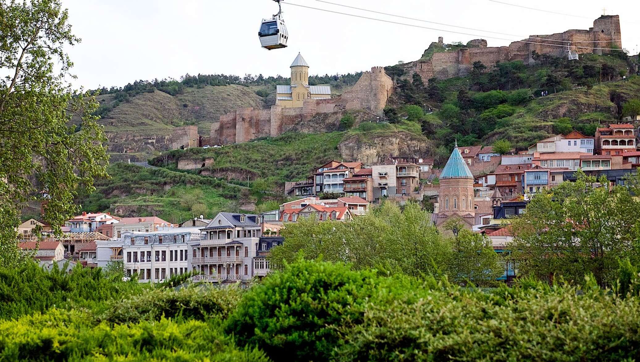 тбилиси в мае. вечерний тбилиси. грузия столица тбилиси достопримечательности. тбилиси в мае. тбилиси парк мтацминда парк мтацминда.