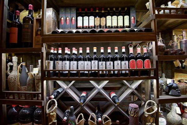 В одном из тбилисских винных магазинов - Sputnik Грузия