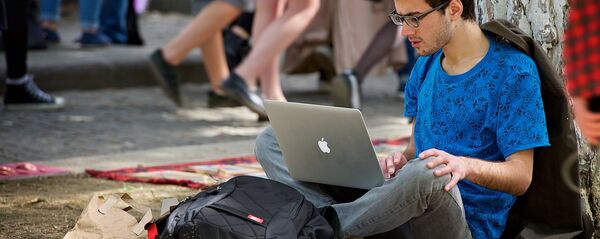 ახალგაზრდა კომპიუტერით - Sputnik საქართველო