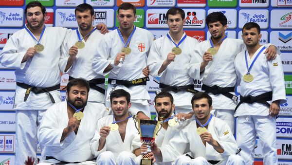 Грузинские спортсмены, завоевавшие золотые медали в мужских командных соревнованиях по дзюдо - Sputnik Грузия