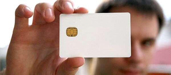 Мужчина с электронной картой Мужчина с электронной картой - Sputnik Грузия