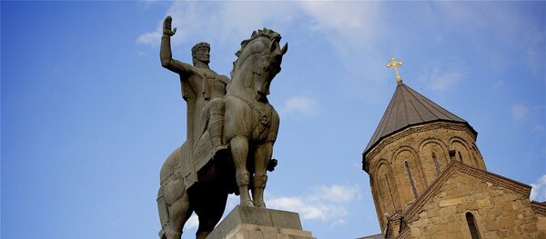 Памятник Вахтангу Горгасали и Метехская церковь - Sputnik Грузия