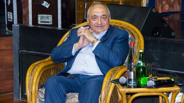 Хирург Ренат Акчурин на показе документального фильма Близко к сердцу Хирург Ренат Акчурин на показе документального фильма Близко к сердцу - Sputnik Грузия