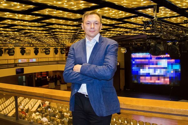 Режиссер фильма Близко к сердцу Денис Красильников Режиссер фильма Близко к сердцу Денис Красильников - Sputnik Грузия
