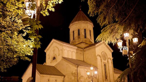 Православная церковь Кашвети (церковь Святого Георгия) на проспекте Шота Руставели в центре Тбилиси - Sputnik Грузия