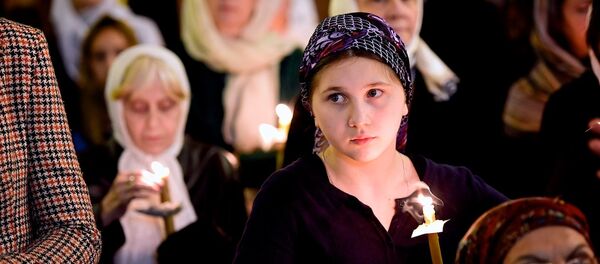 Верующие в соборе Святой Троицы Самеба - Sputnik Грузия