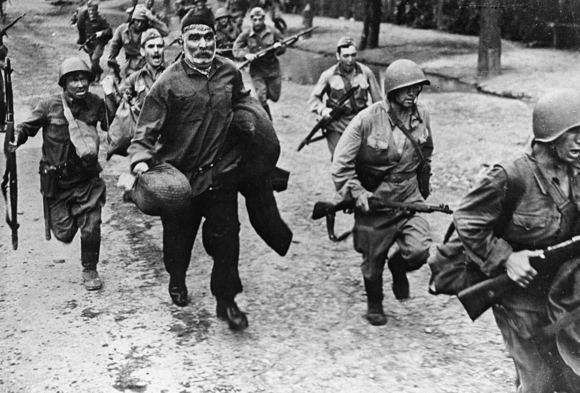 Серго Закариадзе в фильме Отец солдата - Sputnik საქართველო, 1920, 08.05.2025
