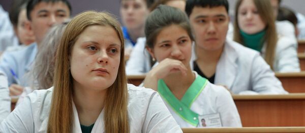 Студенты на занятиях - Sputnik Грузия