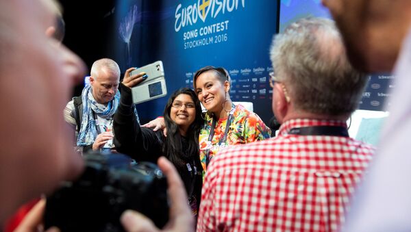 Евровидение 2016 - журналисты беседуют с участниками конкурса в пресс-руме - Sputnik Грузия