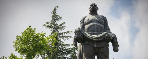 Памятник Отцу Солдата в селе Гурджаани, Восточная Грузия - Sputnik Грузия