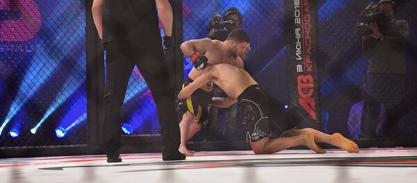 Бои без правил в Тбилиси - видео поединков за титул чемпиона ACB - Sputnik Грузия