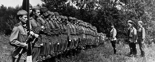 Кадр из художественного фильма В бой идут одни старики (киностудия им. А. Довженко, 1973 год). Режиссер-постановщик Леонид Быков. Кадр из художественного фильма В бой идут одни старики (киностудия им. А. Довженко, 1973 год). Режиссер-постановщик Леонид Быков. - Sputnik Грузия