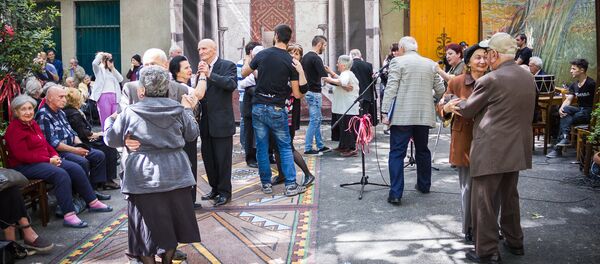 В Доме милосердия Катарсис отпраздновали День Победы - Sputnik Грузия