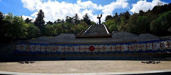 Памятник Победе над фашизмом. Парк Ваке, Тбилиси - Sputnik Грузия