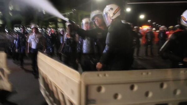 Полиция в Бразилии газом разгоняла сторонников Роуссефф у здания сената - Sputnik Грузия
